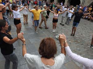 Diada Nacional 2023. Ballada de sardanes a la plaça del Vi