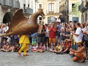 Arribada a la pla&ccedil;a del Vi i ball de l'&Agrave;liga de la Ciutat
