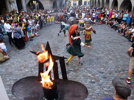 Balls a la pla&ccedil;a del Vi