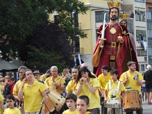 Cercavila de la Flama del Canig&oacute; 2023 fins la pla&ccedil;a del Vi