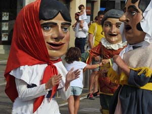 Cercavila de la Flama del Canig&oacute; 2023 fins la pla&ccedil;a del Vi