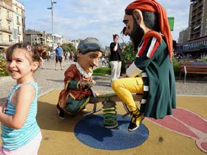 Cercavila de la Flama del Canig&oacute; 2023 fins la pla&ccedil;a del Vi