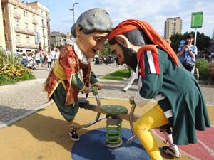 Cercavila de la Flama del Canig&oacute; 2023 fins la pla&ccedil;a del Vi