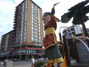 Cercavila de la Flama del Canig&oacute; 2023 fins la pla&ccedil;a del Vi