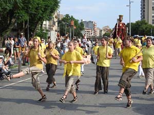 Cercavila de la Flama del Canig&oacute; 2023 fins la pla&ccedil;a del Vi