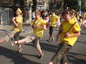 Cercavila de la Flama del Canig&oacute; 2023 fins la pla&ccedil;a del Vi