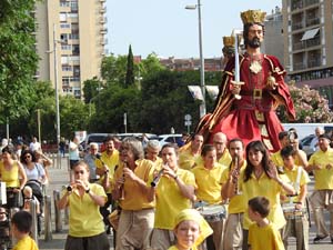 Cercavila de la Flama del Canig&oacute; 2023 fins la pla&ccedil;a del Vi