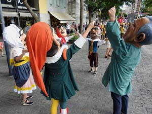 Cercavila de la Flama del Canig&oacute; 2023 fins la pla&ccedil;a del Vi