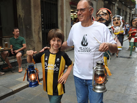 Cercavila de la Flama del Canig&oacute; 2023 fins la pla&ccedil;a del Vi