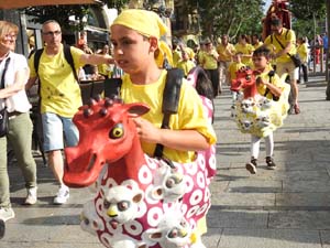 Cercavila de la Flama del Canig&oacute; 2023 fins la pla&ccedil;a del Vi