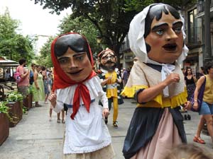 Cercavila de la Flama del Canig&oacute; 2023 fins la pla&ccedil;a del Vi