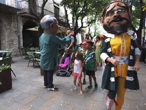 Cercavila de la Flama del Canig&oacute; 2023 fins la pla&ccedil;a del Vi