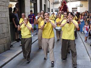 Cercavila de la Flama del Canig&oacute; 2023 fins la pla&ccedil;a del Vi