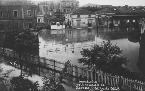 Inundaci&oacute; de la zona de vies i l'estaci&oacute; de Girona. 1921