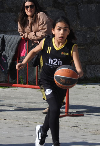 Bàsquet a la plaça Calvet i Rubalcaba