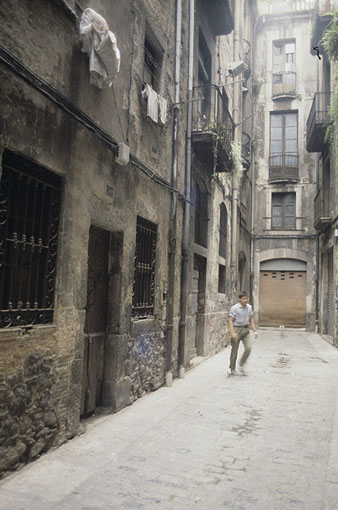 Carrer que comunica la plaça dels Bell-lloc amb la travessia de l'Auriga. 1990