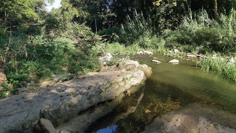 La llosa de pedra que suportava un dels pilars del pont