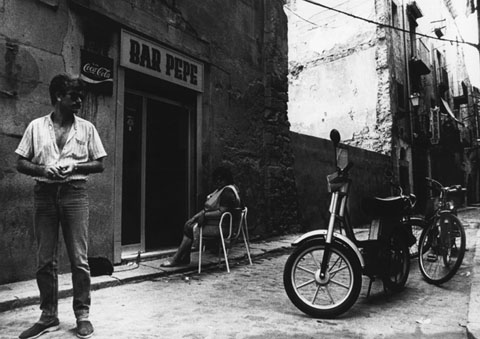 Barri xino de Girona. Carrer del Portal de la Barca. 1985