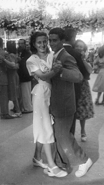 Revetlla de Sant Joan a les Piscines Municipals de la Devesa. 1948