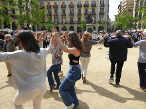 Sant Jordi 2023. Audici&oacute; de sardanes amb la Cobla Bisbal Jove