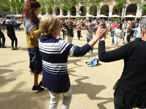 Sant Jordi 2023. Audici&oacute; de sardanes amb la Cobla Bisbal Jove