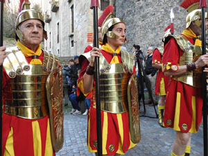 Setmana Santa 2023 a Girona. Sortida dels Manaies per lliurar el Penó