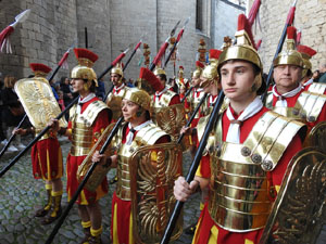 Setmana Santa 2023 a Girona. Sortida dels Manaies per lliurar el Penó