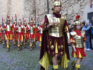 Setmana Santa 2023 a Girona. Sortida dels Manaies per lliurar el Penó