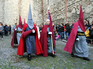 Setmana Santa 2023 a Girona. Sortida dels Manaies per lliurar el Penó