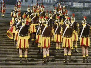 Setmana Santa 2023 a Girona. Sortida dels Manaies per lliurar el Penó