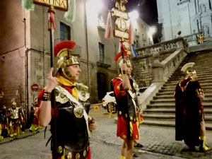 Setmana Santa 2023 a Girona. Sortida dels Manaies per lliurar el Penó