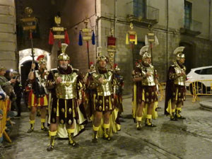 Setmana Santa 2023 a Girona. Sortida dels Manaies per lliurar el Penó