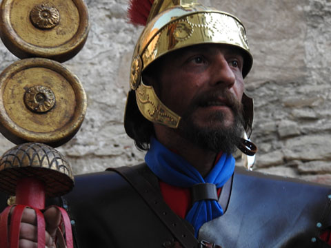 Signifer dels equites a la plaça de Sant Feliu