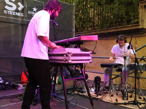 Festival Strenes 2023. Concert de B1n0 a la pujada de Sant Domènec