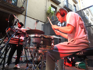 Festival Strenes 2023. Concert de B1n0 a la pujada de Sant Domènec