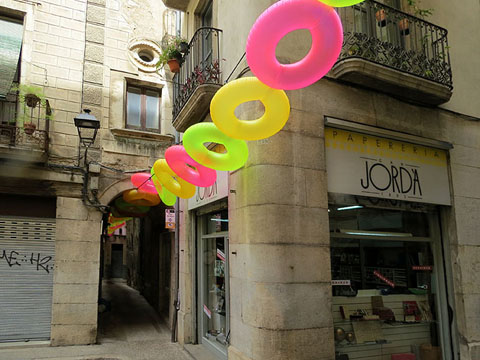 La plaça dels Raïs durant l'esdeveniment Temps de Flors 2015