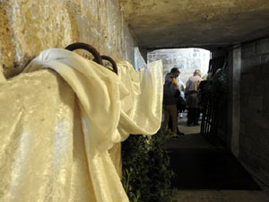 Temps de Flors 2023. Catedral - Passad&iacute;s al fossat de l'absis