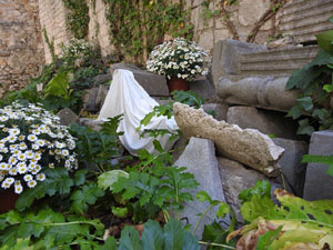 Temps de Flors 2023. Catedral - Passad&iacute;s al fossat de l'absis