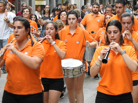 La cercavila a la Rambla de la Llibertat