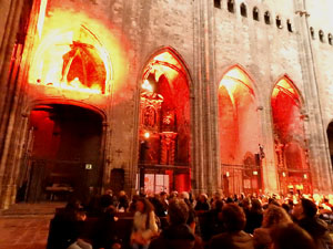 SRepresentaci&oacute; de la Consueta de Sant Jordi cavaller a la nau g&ograve;tica de la Catedral