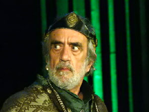 SRepresentaci&oacute; de la Consueta de Sant Jordi cavaller a la nau g&ograve;tica de la Catedral