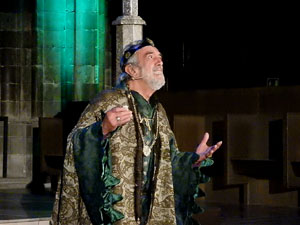 SRepresentaci&oacute; de la Consueta de Sant Jordi cavaller a la nau g&ograve;tica de la Catedral