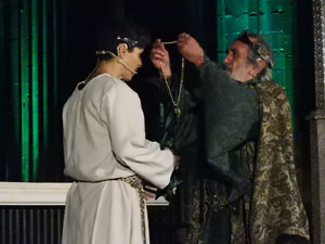 SRepresentaci&oacute; de la Consueta de Sant Jordi cavaller a la nau g&ograve;tica de la Catedral