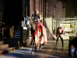 SRepresentaci&oacute; de la Consueta de Sant Jordi cavaller a la nau g&ograve;tica de la Catedral