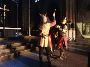 SRepresentaci&oacute; de la Consueta de Sant Jordi cavaller a la nau g&ograve;tica de la Catedral