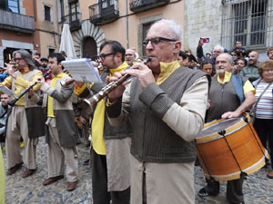 Fires de Sant Narc&iacute;s 2024. Passejada amb els capgrossos pels carrers del Barri Vell