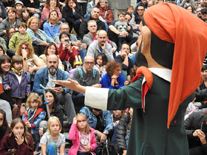 Fires de Sant Narc&iacute;s 2024. Passejada amb els capgrossos pels carrers del Barri Vell