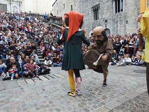 Fires de Sant Narc&iacute;s 2024. Passejada amb els capgrossos pels carrers del Barri Vell