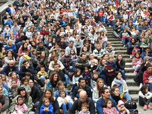 Fires de Sant Narc&iacute;s 2024. Passejada amb els capgrossos pels carrers del Barri Vell