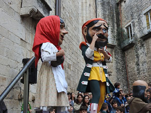 Fires de Sant Narc&iacute;s 2024. Passejada amb els capgrossos pels carrers del Barri Vell